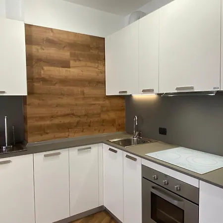 Lakeside Apartment *